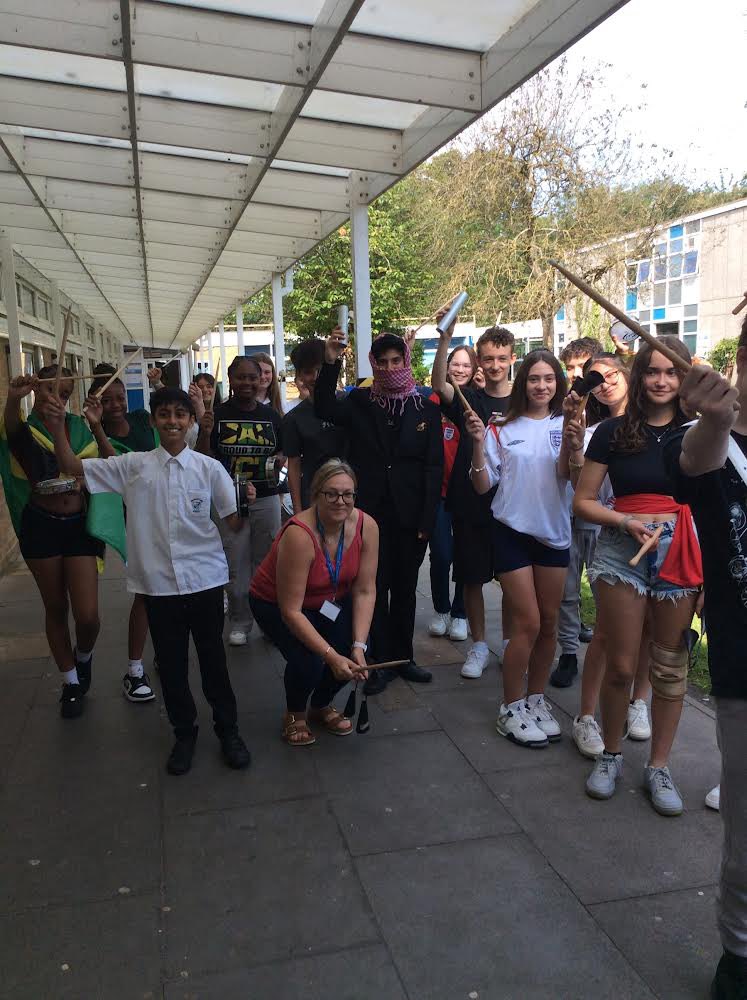 ChancellorsSch's tweet photo. Music 🎵🎧 

Students learnt Samba and finished the lesson with a parade around school to showcase what they had learnt. https://t.co/Nj1mmQTXEJ