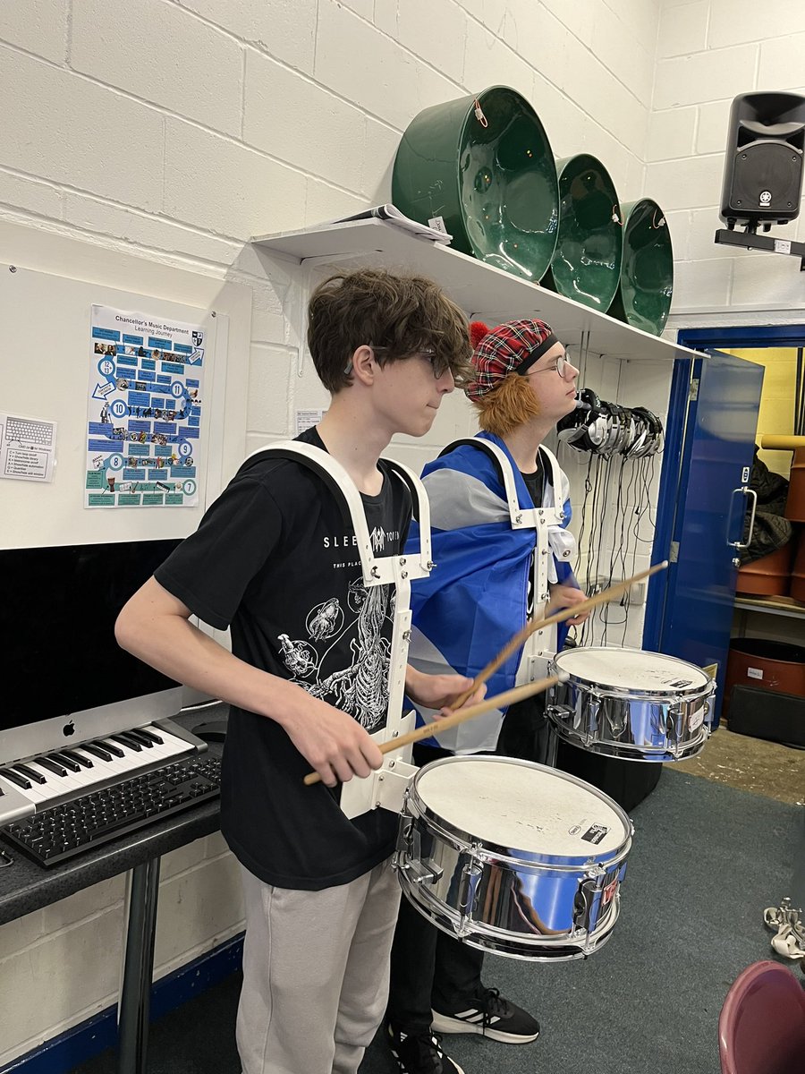 ChancellorsSch's tweet photo. Music 🎵🎧 

Students learnt Samba and finished the lesson with a parade around school to showcase what they had learnt. https://t.co/Nj1mmQTXEJ