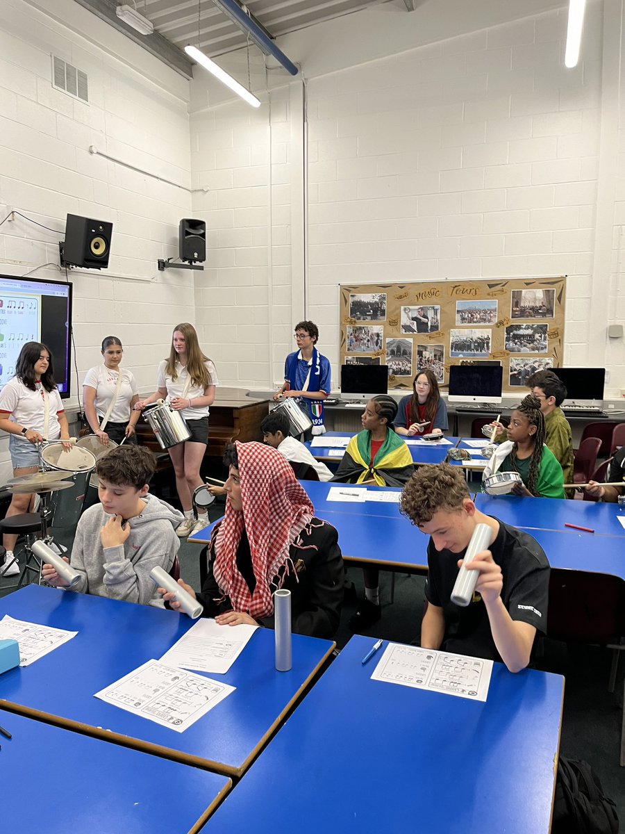 ChancellorsSch's tweet photo. Music 🎵🎧 

Students learnt Samba and finished the lesson with a parade around school to showcase what they had learnt. https://t.co/Nj1mmQTXEJ