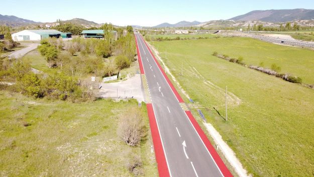 Transxte's tweet photo. El @transportesgob pone un servicio de carril bici interurbano de casi 10 km entre Jaca y Sabiñánigo como desarrollo de la Estrategia Estatal por la Bicicleta. https://t.co/dP4tTfU5qz