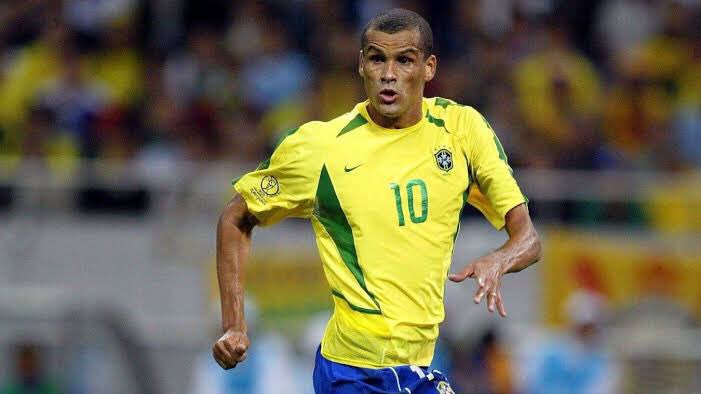 futnostalgico's tweet photo. Do melhor ao "pior", faça um ranking com esses camisas 10 da Seleção Brasileira:

Rivaldo
Ronaldinho
Kaká
Neymar

Nostálgico! https://t.co/7KT1a7WXoj