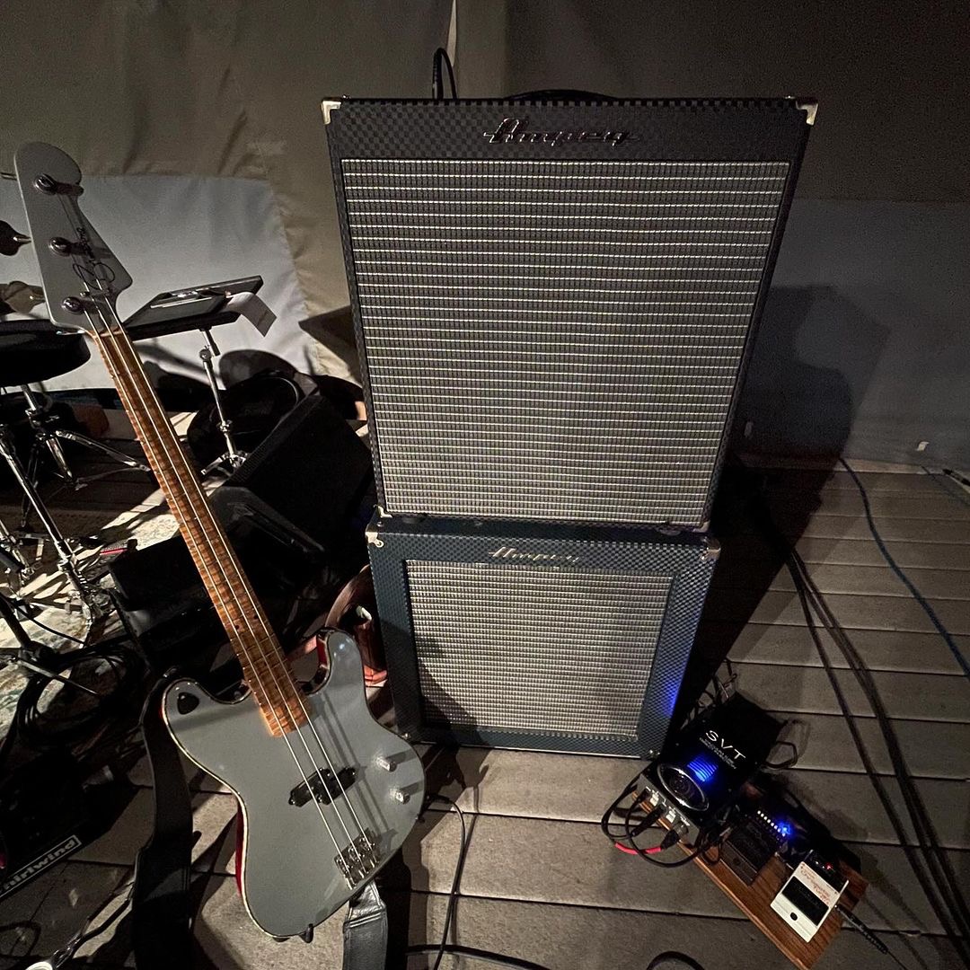 Ampeg artist Aden Bubeck's rig, feat. his Rocket Bass RB-115. 
The 200-watt Rocket Bass RB-115 is an exceptional gigging and recording amplifier with a custom 15" Lavoce® speaker. 
Repost: @adenbubeck "P bass, flatwounds, tubes, 15s. So nice."