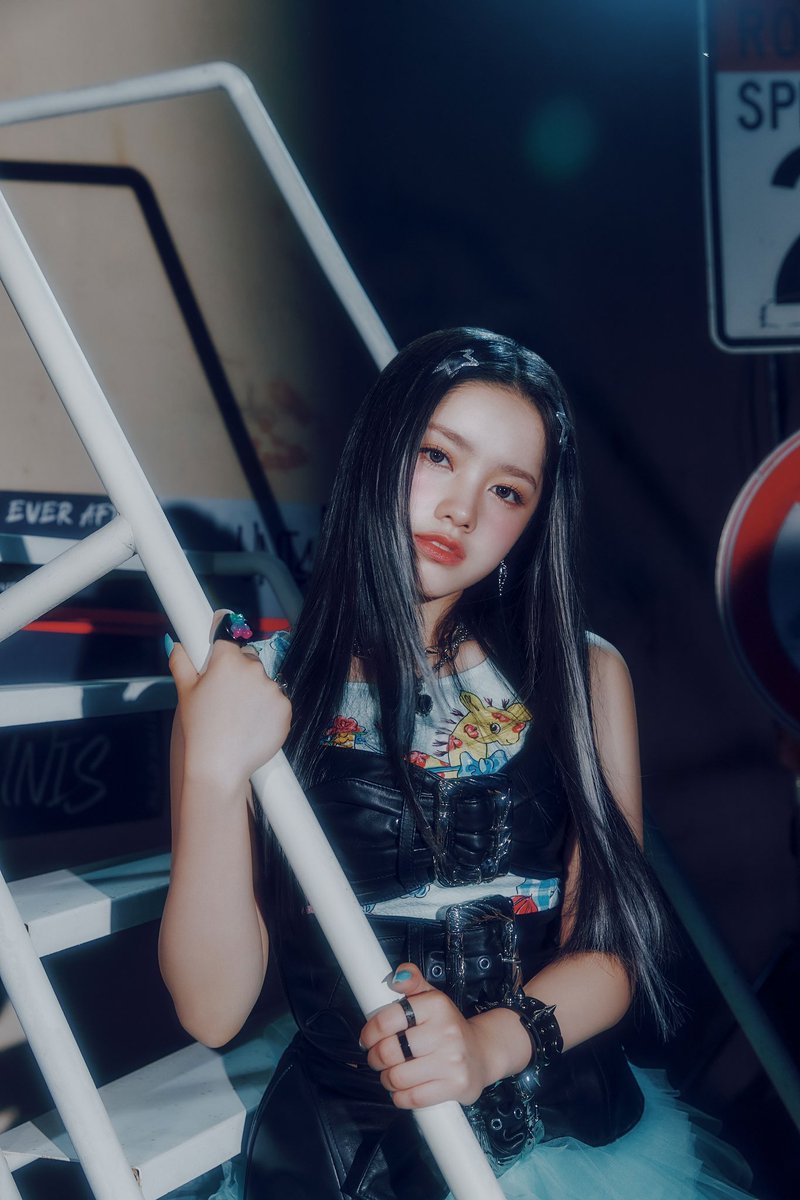 UNIS_offcl's tweet photo. UNIS 1st Single ‘CURIOUS’ 
Concept Photo NEW-Z ver. #2

#ELISIA #엘리시아

M/V &amp; Album Release
➜ 2024.08.06 6PM [KST]

#UNIS #유니스
#UNI_Story
#CURIOUS https://t.co/r61h4V8giX