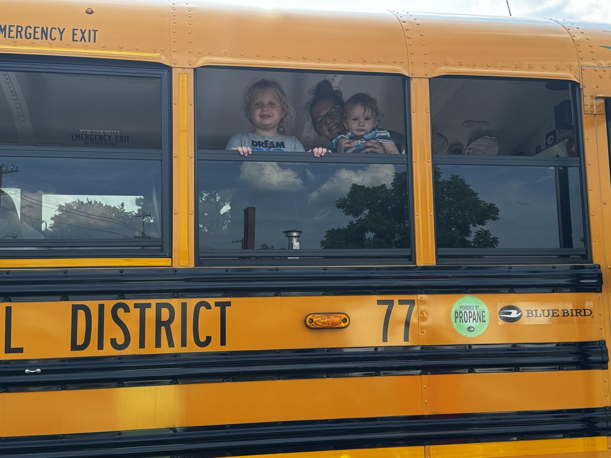 WilsonSchlDist's tweet photo. Last week, the Sinking Spring Library held a Touch The Bus event! Kids of all ages had fun getting on one of our own Wilson buses and exploring! #WilsonSD #TouchTheBus #SinkingSpring https://t.co/KGH5xorw5w