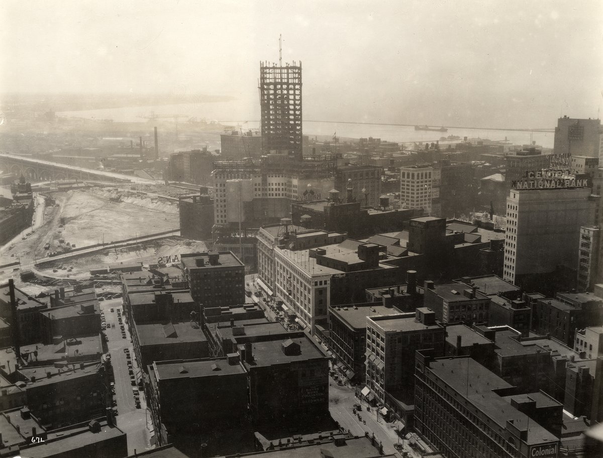 Cleveland_PL's tweet photo. #TBT Today’s 1927 photo shows Cleveland when it was merely 131 years old. Note the steel frame of the Terminal Tower.

Cleveland Picture Collection. Photographer: Unknown. Source: Ohio Bell Telephone Co.

📷 Cleveland Public Library, Photograph Collection

#TerminalTower #CLE https://t.co/GHR6twlzHe