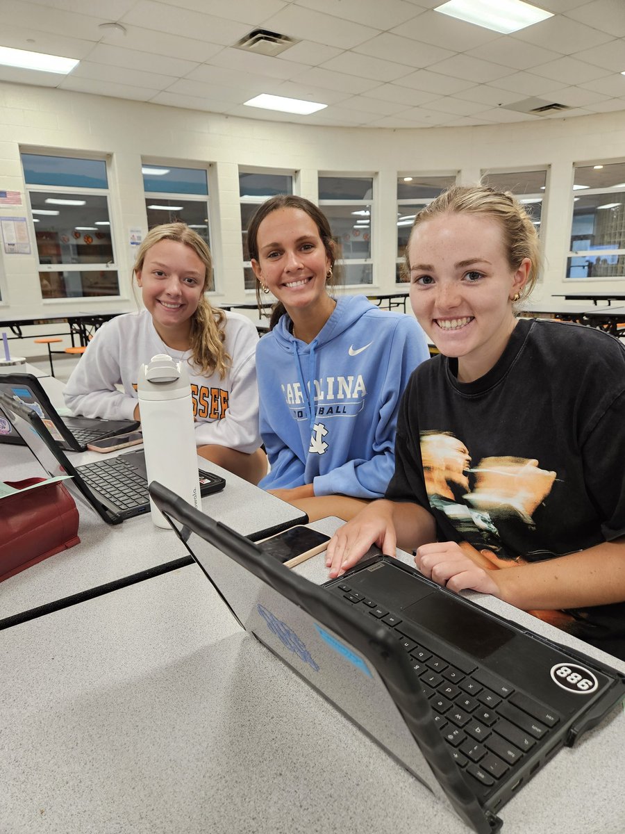 The 6th annual LHS College Application Seminar was a success! The members of the class of 2025 who could attend came away with a huge head start on plans for after graduation. Way to go!