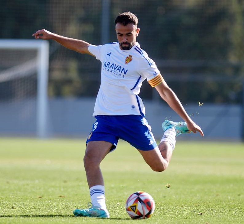 ⚠️ 𝗡𝗢𝗧𝗜𝗖𝗜𝗔 | Jaime Vallejo RENOVARÁ con el Deportivo Aragón 

▪️ Ya hay acuerdo y el lateral zurdo, ahora lesionado, firmará por un año más otro opcional

👉🏻 La operación incluye una cláusula de renovación de 3 años con ficha de primer equipo

🔜 Oficial próximamente