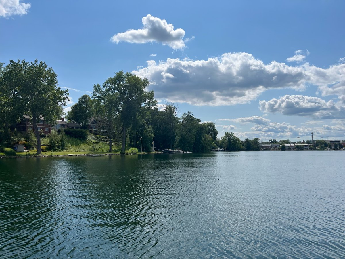 WOODTV's tweet photo. Good news if you wanted to hit the beach this weekend: It should be a sunny. Your weekly beach and boating forecast: https://t.co/JhMxhx0Eem #Sponsored https://t.co/J0yX557JSa