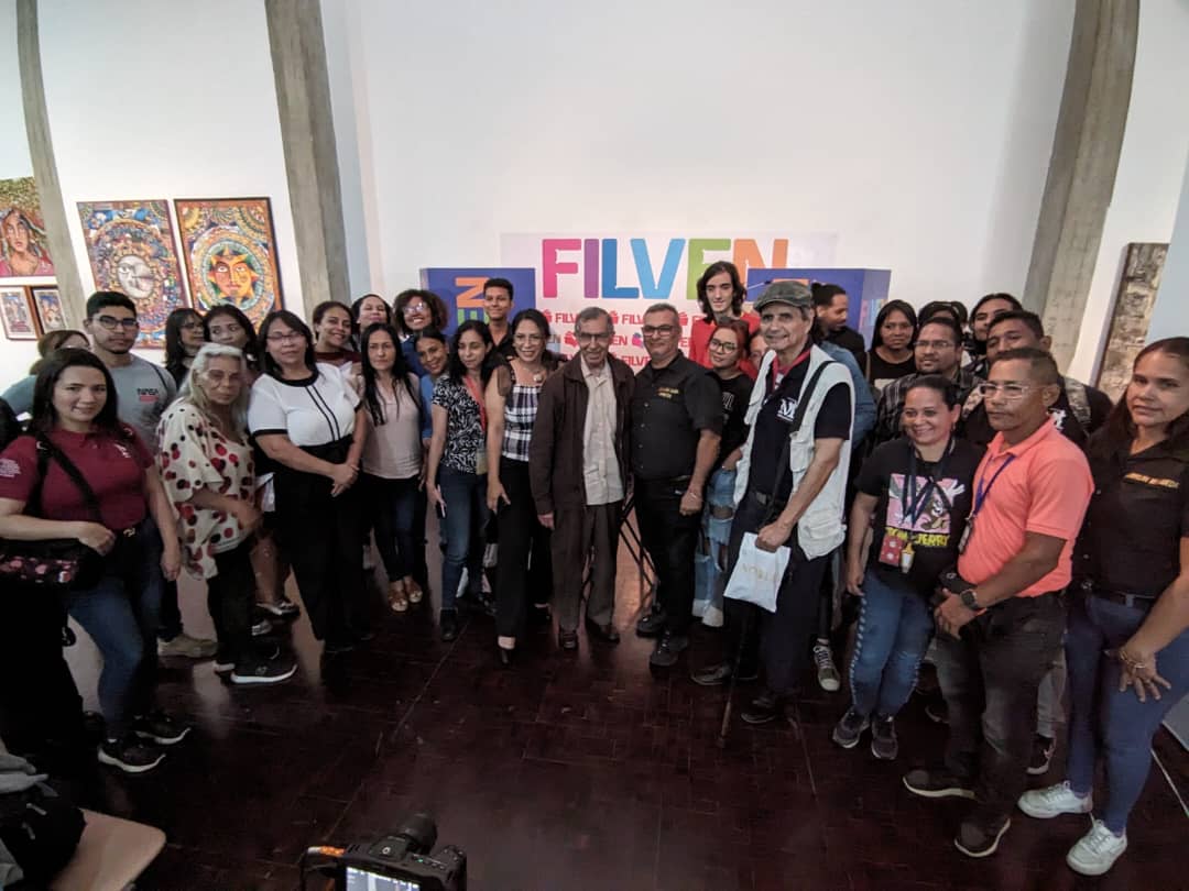 "La reconstrucción histórica en museos como la Casa Natal del Libertador refleja la importancia de involucrar a todos los actores en la historia. La democratización de la memoria nos permite entender la verdadera dimensión de figuras como Simón Bolívar." 🌎🤝
🗣️Yma Carchurupay