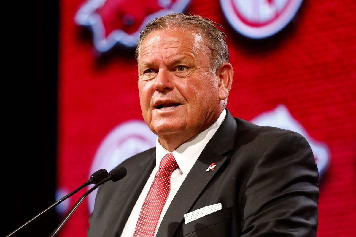 barstoolsports's tweet photo. Sam Pittman Says Arkansas's Focus in 2024 Is To 'Embrace the Hog' https://t.co/CigSSj2lRN https://t.co/KxaU3Hhwmo