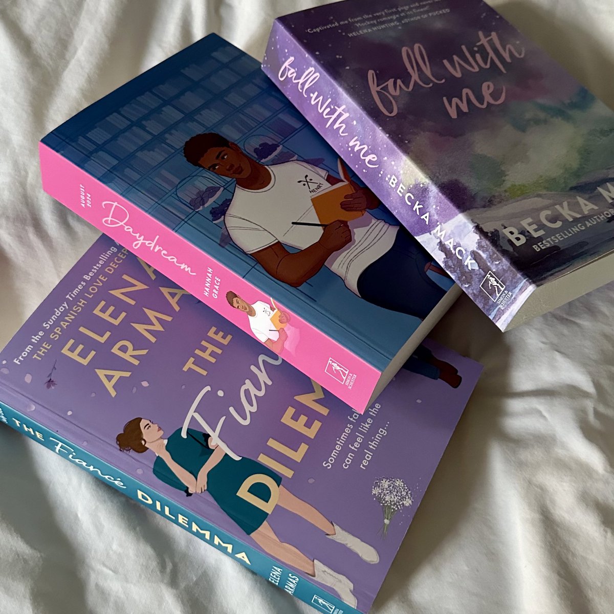 deareaderzoe's tweet photo. @simonschusterUK i love you forever 💜🫶🏼😭⭐️😍💜 THE summer trio !!!! i’ll treasure these beauties forever and ever @elenaarmasbooks #hannahgrace #daydream #daydreamhenrysversion #beckamack #fallwithme https://t.co/bZ0vAeK5Mx