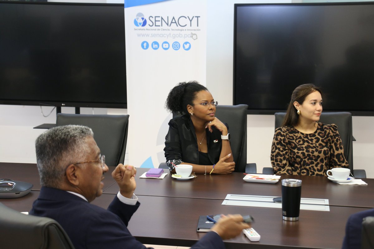 senacyt's tweet photo. El Dr. Eduardo Ortega Barría, secretario nacional de @Senacyt, recibió hoy la visita de la honorable diputada Walkiria Chandler D'Orcy , para conocer detalles del sistema de ciencia de Panamá como palanca de desarrollo social y económico del país. https://t.co/8Mx4m46Pwi