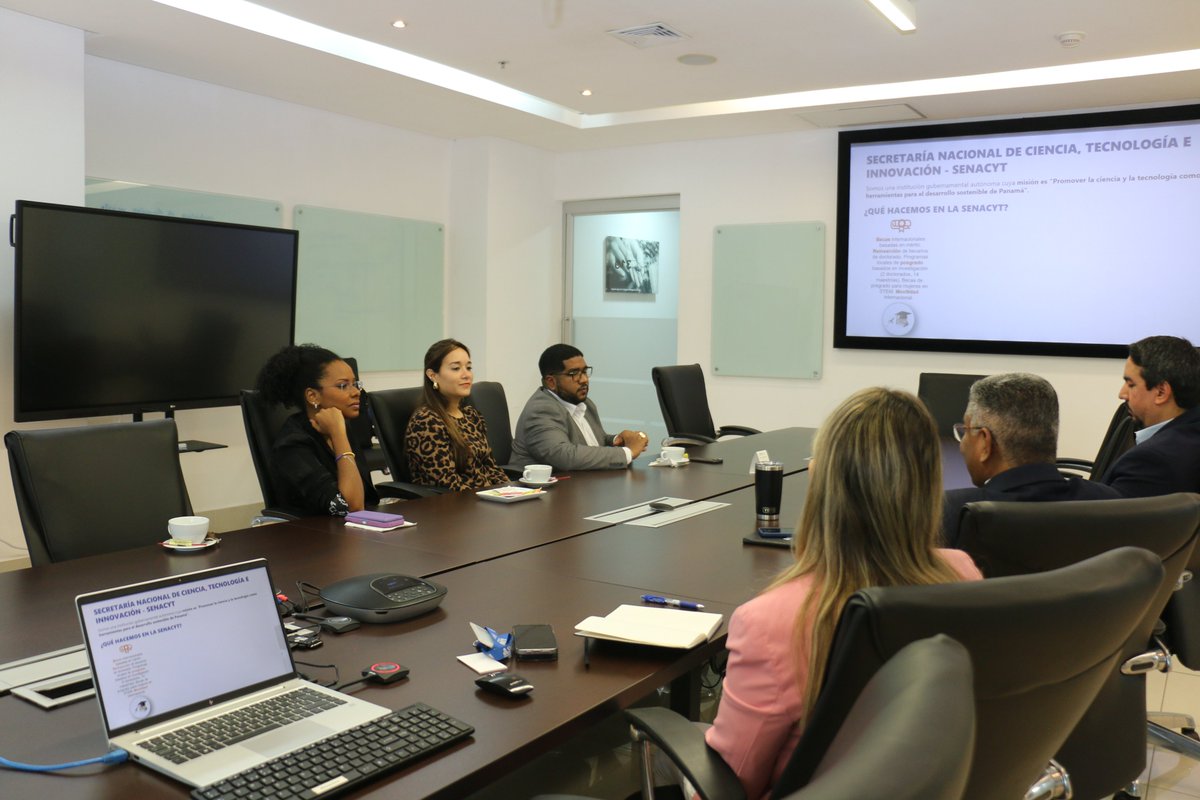 senacyt's tweet photo. El Dr. Eduardo Ortega Barría, secretario nacional de @Senacyt, recibió hoy la visita de la honorable diputada Walkiria Chandler D'Orcy , para conocer detalles del sistema de ciencia de Panamá como palanca de desarrollo social y económico del país. https://t.co/8Mx4m46Pwi