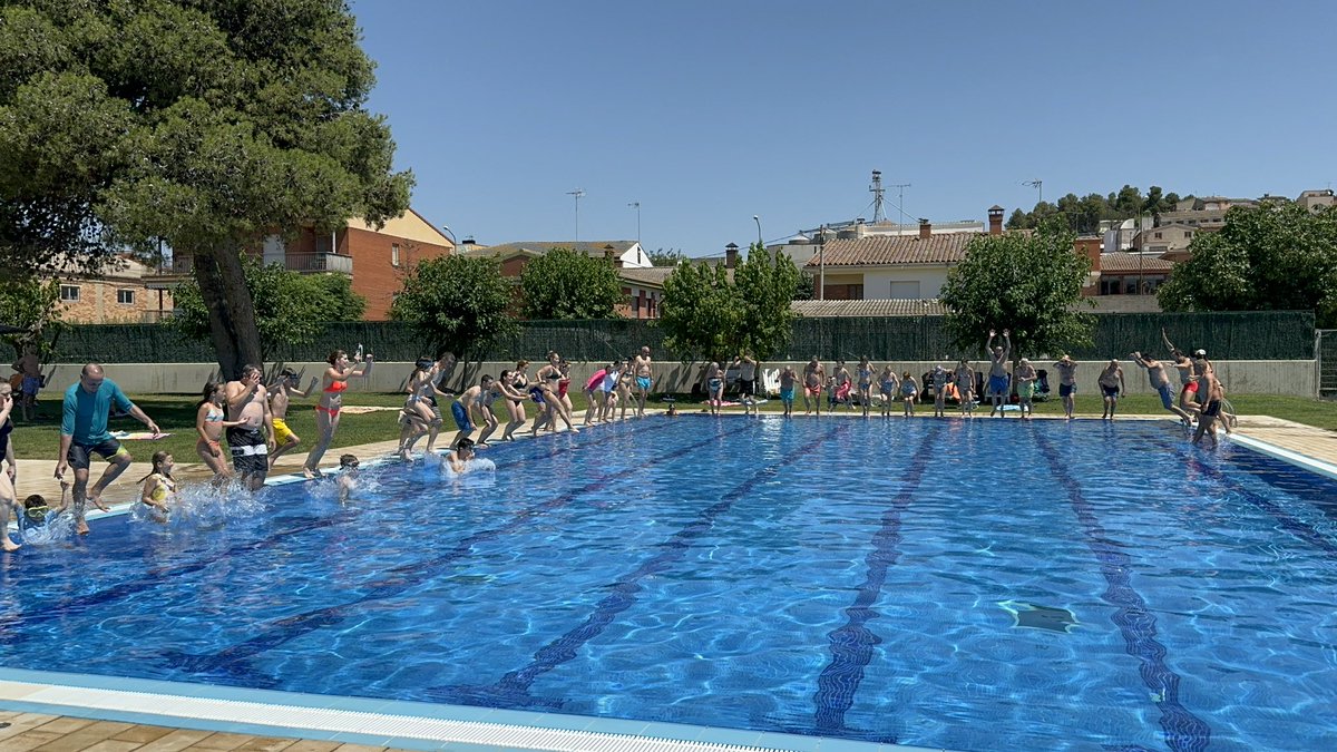 ajunt_arbeca's tweet photo. Atesa l’onada de calor, demà i dissabte ampliem l’horari de bany de les piscines municipals i obrim el Casal de la Gent Gran també pels matins com a refugi climàtic https://t.co/TB08Zialnc