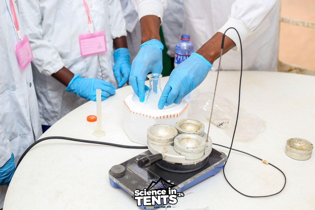 drug_innovation's tweet photo. Curious minds want to know... how aspirin is made!ππ©π½βπ¬π¨π½βπ¬
Our team had an amazing time today at the #STEMfair dubbed #ScienceInTents organised by @visafric1 at @NMIMR_UG.
#ChemistryInAction #AspirinSynthesis #STEMeducation #VISAtoscience https://t.co/sLDnnxE0dx
