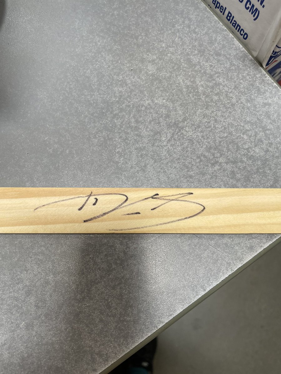 ColeLantz's tweet photo. my brother ran into Yu Darvish at Home Depot and had him sign a paint mixer stick https://t.co/JTwu7TpbUj