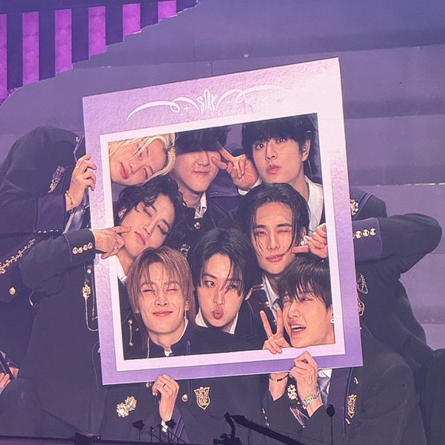 rapkittymonster's tweet photo. odepnę tego tweeta jak zobaczę stray kids *ੈ✩‧₊˚ https://t.co/hvwe0MSWm6