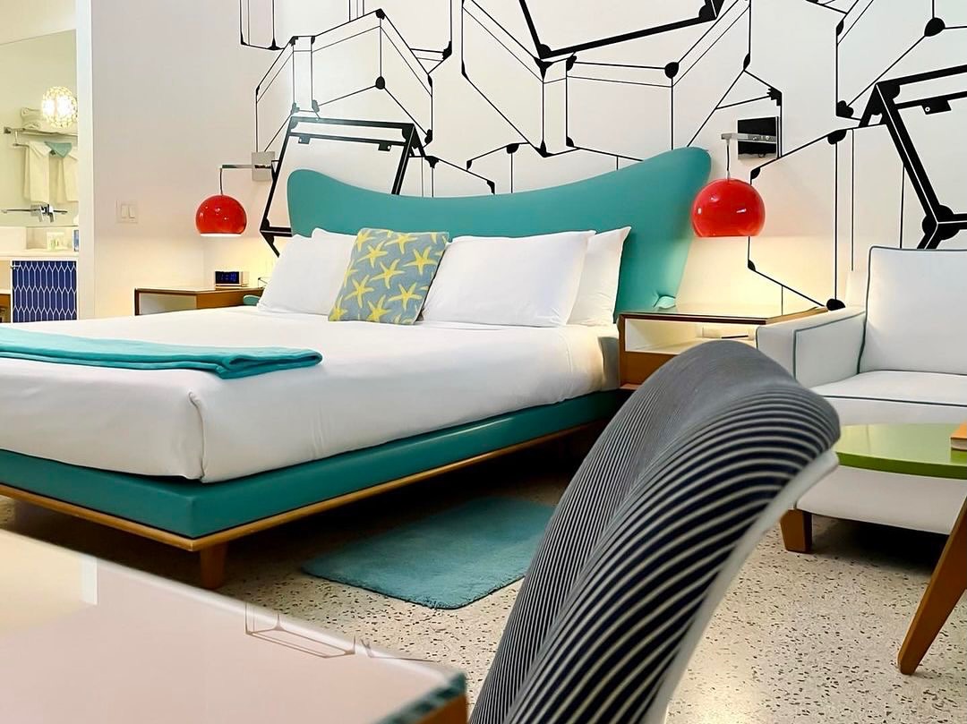 VagabondMiami's tweet photo. Because life should be taken one fun hotel room at a time! https://t.co/NSHoaKqrKl