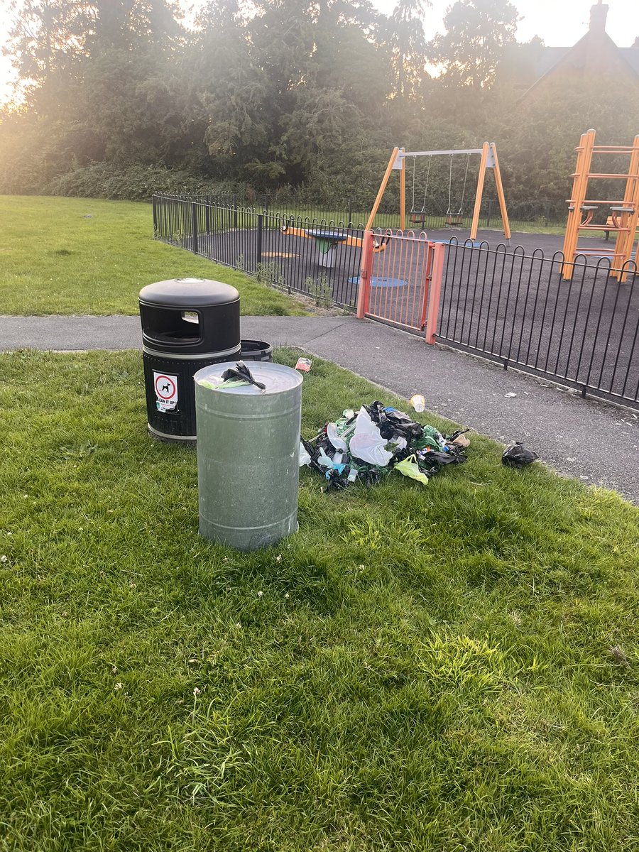 crowie1's tweet photo. @HeraldNewspaper @Biffa @StratfordDC #stpetersway https://t.co/Tq8HPEnm4G