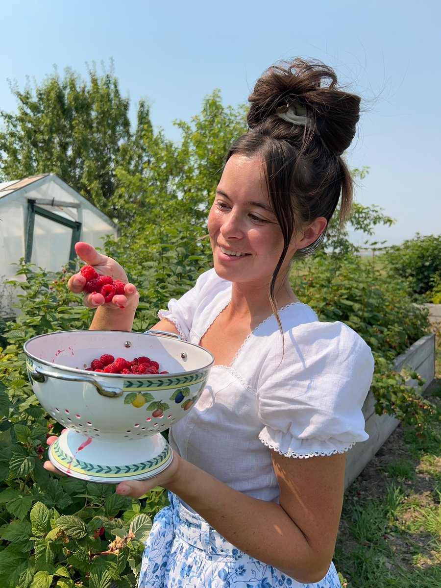 GubbaHomestead's tweet photo. Just another day spent in my garden thinking about how I used to believe elections mattered, viruses existed, history was factual, processed “food” was real food, sunshine was dangerous for my health, and that the earth was a globe.

I love life outside of the Matrix. https://t.co/EmkueK6jwg