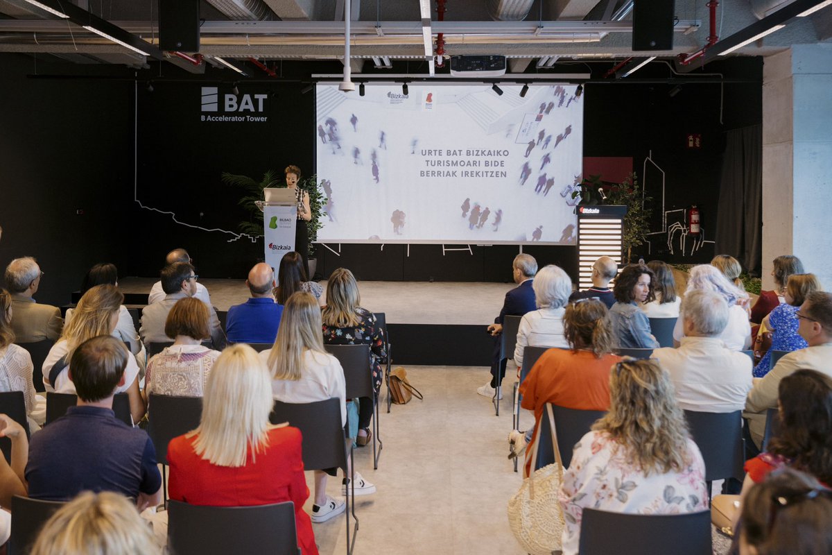 SoniaPEzquerra's tweet photo. Nos reunimos en #BBAG para repasar un año de trabajo en el #turismo de @Bizkaia Desde la renovación de decretos hasta nuevos productos como 'Iron River' y las Rutas del Txakoli, nueva web @visitbiscay y una apuesta por un turismo inclusivo y sostenible #inclusivo y #sostenible https://t.co/YZaCzZKOJN