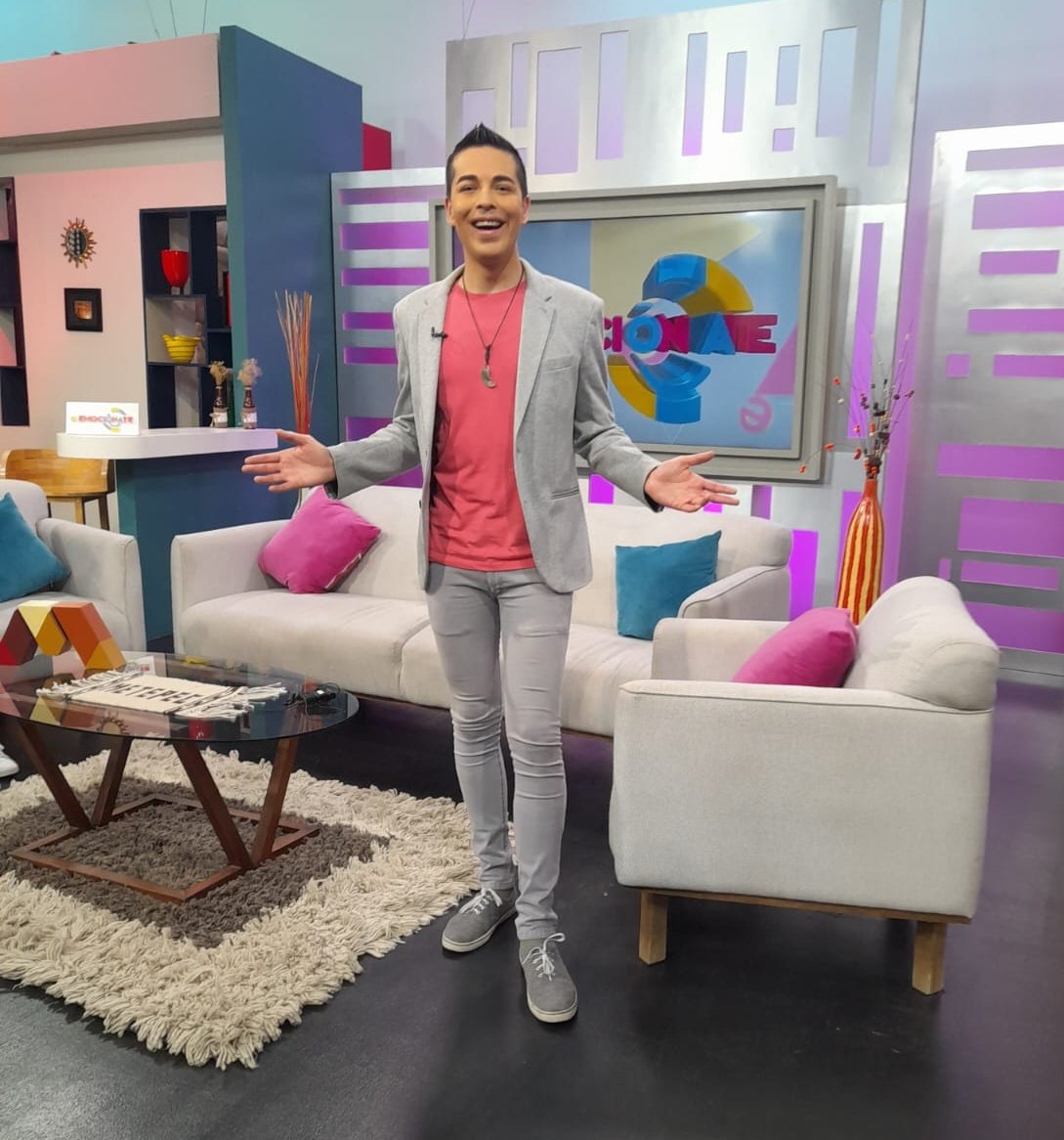 christianzamaco's tweet photo. Bendecido jueves amigos!!! Gracias a todos los que me acompañan en las mañanas en #Emocionate por @MexiquenseTV https://t.co/bJMm3PRfNn