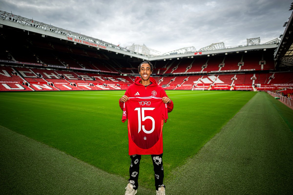 UnitedStandMUFC's tweet photo. Leny Yoro 1️⃣5️⃣🔜

🎨 @_maffoo https://t.co/cKlhvBEgTN