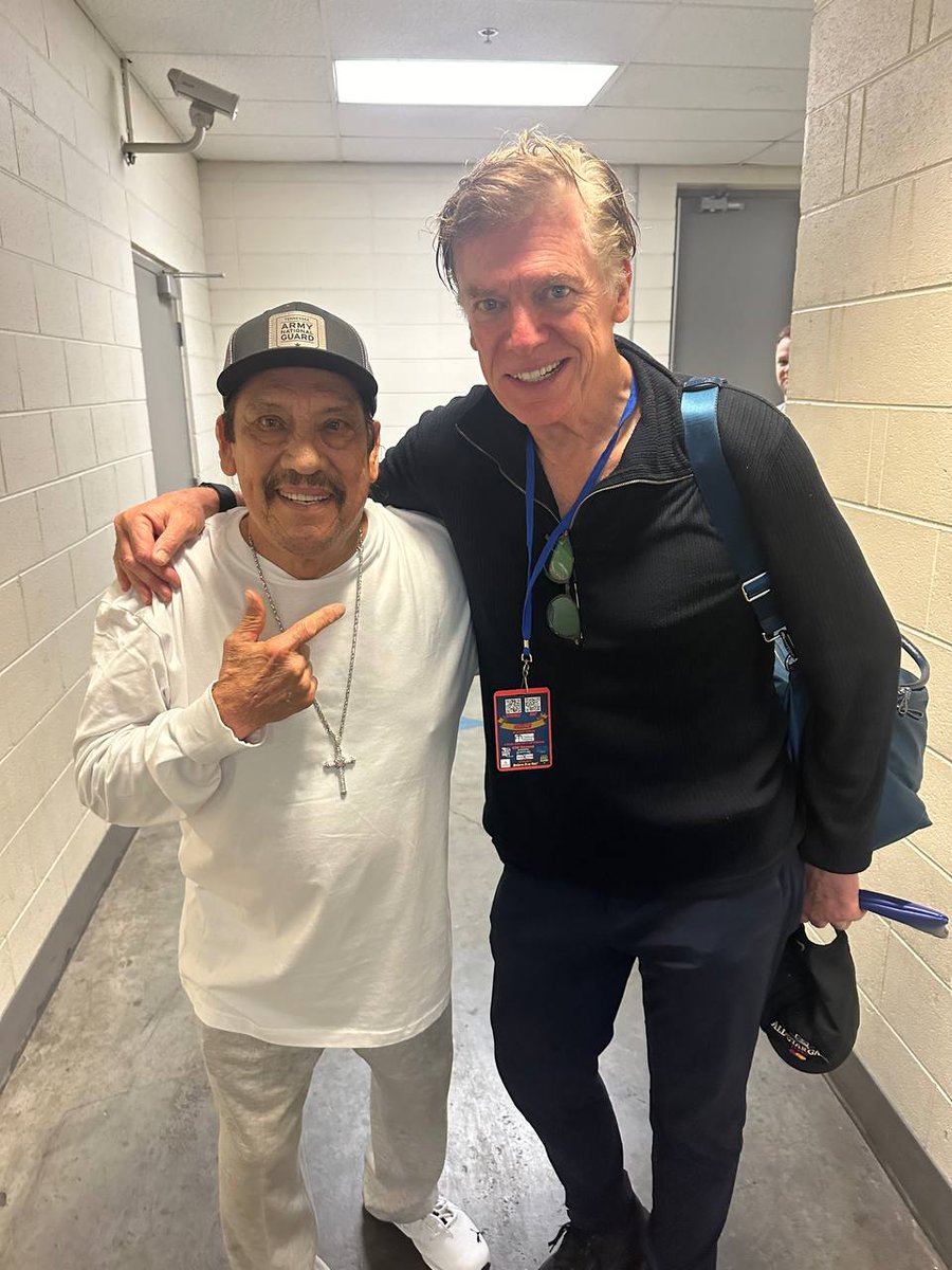 officialDannyT's tweet image. Who would win a tee off? Machete or Shooter McGavin? It was great seeing #ChristopherMcDonald at @FanboyExpo!