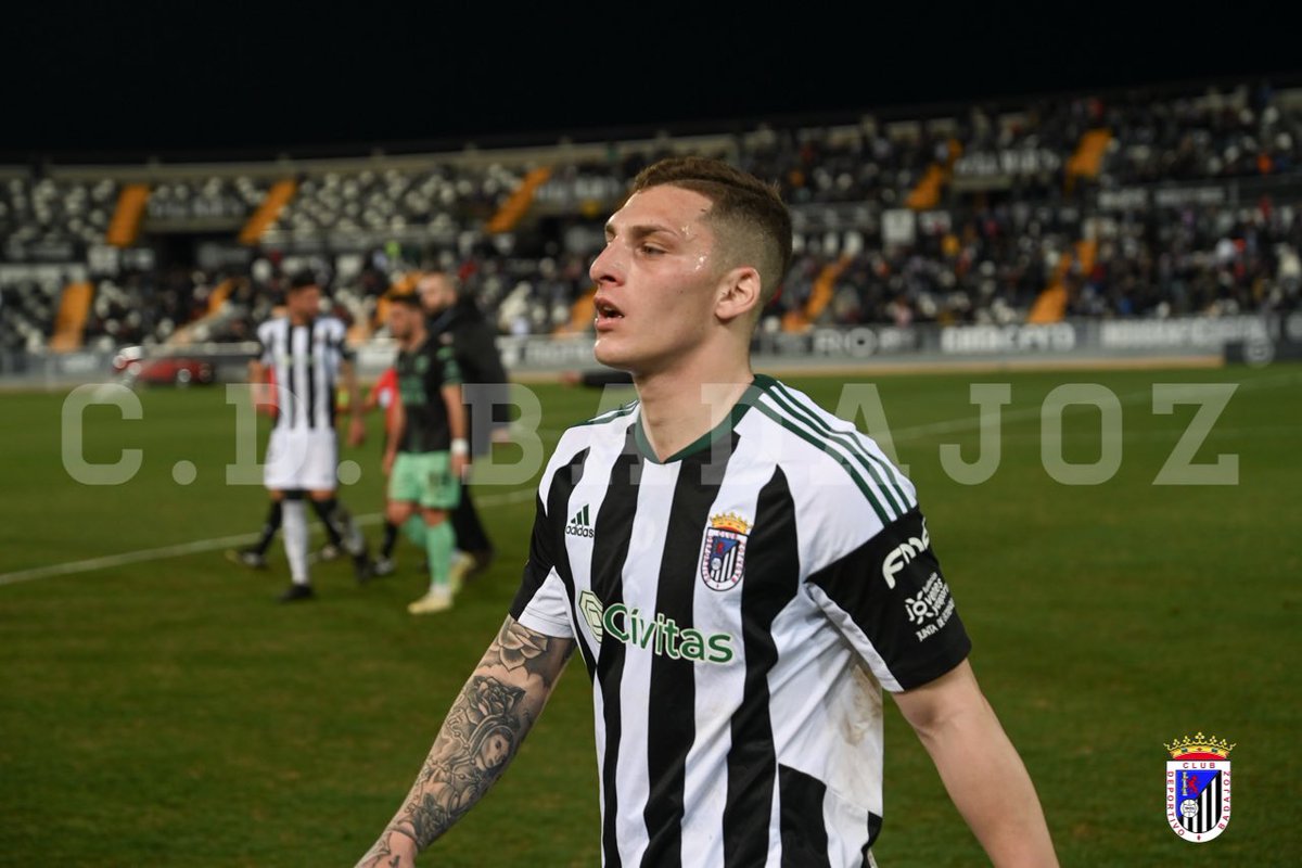 showblanquinegr's tweet photo. Ha vuelto Álex Herrera.
Ha vuelto Bermu.
Ha vuelto David Calles.
Ha vuelto Alonso Pérez.
Ha vuelto Jesús Sánchez.
Ha vuelto Sergio Atienza.
¿Pero cuando cojones volvéis vosotros? https://t.co/7h1M9KDZ6r
