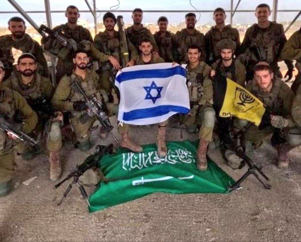 Moh_Alhouthi's tweet photo. على #السعودية ان تتخذ موقف حاسم ورادع لحثالة  #الكيان_المؤقت 
أو تستبدل وتغير العلم الذي دنسه وداس فوق لاإله إلا الله #محمد_رسول_الله 
#اليهود النازيون المحتلين 
ان عدم اتخاذ موقف من #الملك_سلمان وولي عهده #محمد_بن_سلمان 
يدل على ........
نترك التعليق لكم https://t.co/SVQPHVHTTZ