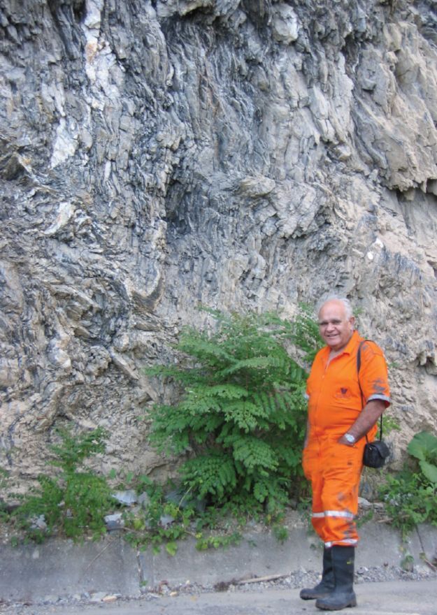 Tunnel_Talk's tweet photo. Remembering Dr Evert Hoek, a pioneer of rock mechanics https://t.co/uTHPqbTTFz and a legend in of civil and mining excavation. TunnelTalk interviewed Dr Hoek for a Face-to-Face video https://t.co/gpktuyoArs and adds to the many, many tributes from around the world. https://t.co/7R036niTqk
