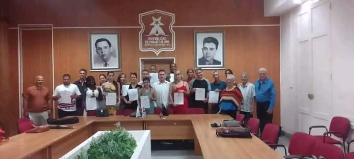 RobertoIsbel's tweet photo. Participamos en la #Graduación de VIIEdición de la Escuela preparatoria para la formación doctoral. 20 egresados de diferentes #OACE listos para adentrarse en sus estudios doctorales.
Felicidades.
@PccUpr
@WalterBG_MES @CubaMES @yorki_mayor @YamileRamosCord https://t.co/kr7l0V1Weo