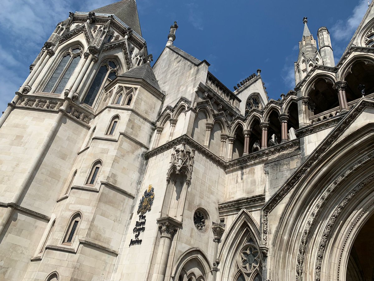 treenhe's tweet photo. A wonderful day at #TheRoyalCourtsOfJustice #TheOldBailey and #LincolnsInn for our #Criminology and #ForensicPsychology @_BNUni students. Fascinating day! https://t.co/EtEYHqfH2i