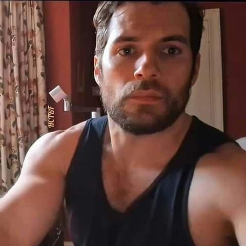 AlphaManUniv's tweet photo. #TBT to when this stud broke the internet with his tanktop and gamer PC #ThrowbackThursday #ThirstyThursday #HenryCavill #SuperHunks #Superman #DC https://t.co/7FxMMgX1jZ
