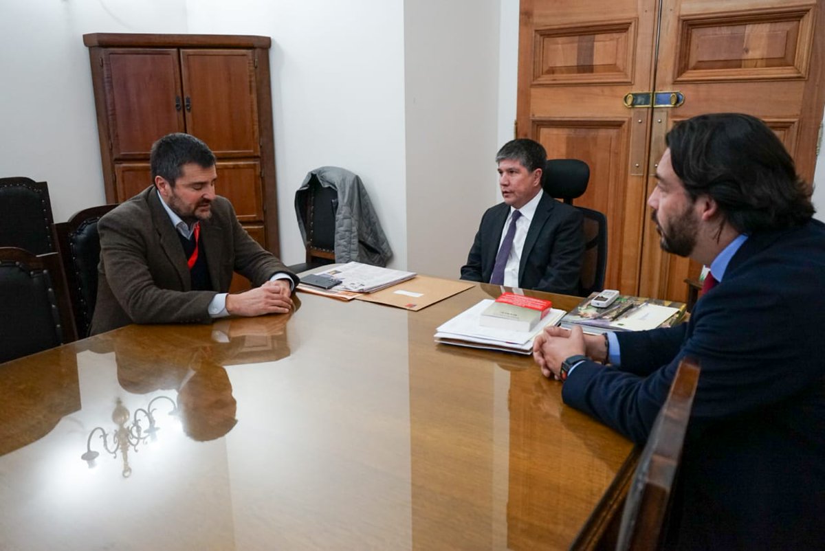 Debido a recientes homicidios y robos con violencia en la comuna, hoy, junto a Diputado <a href="/RaulLeiva/">Raúl Leiva</a> nos reunimos con Subsecretario de Interior <a href="/DrManuelMonsalv/">Manuel Monsalve</a>. Conocido que la dotación policial en Talagante es insuficiente por lo que es necesario el apoyo del Estado de Chile.