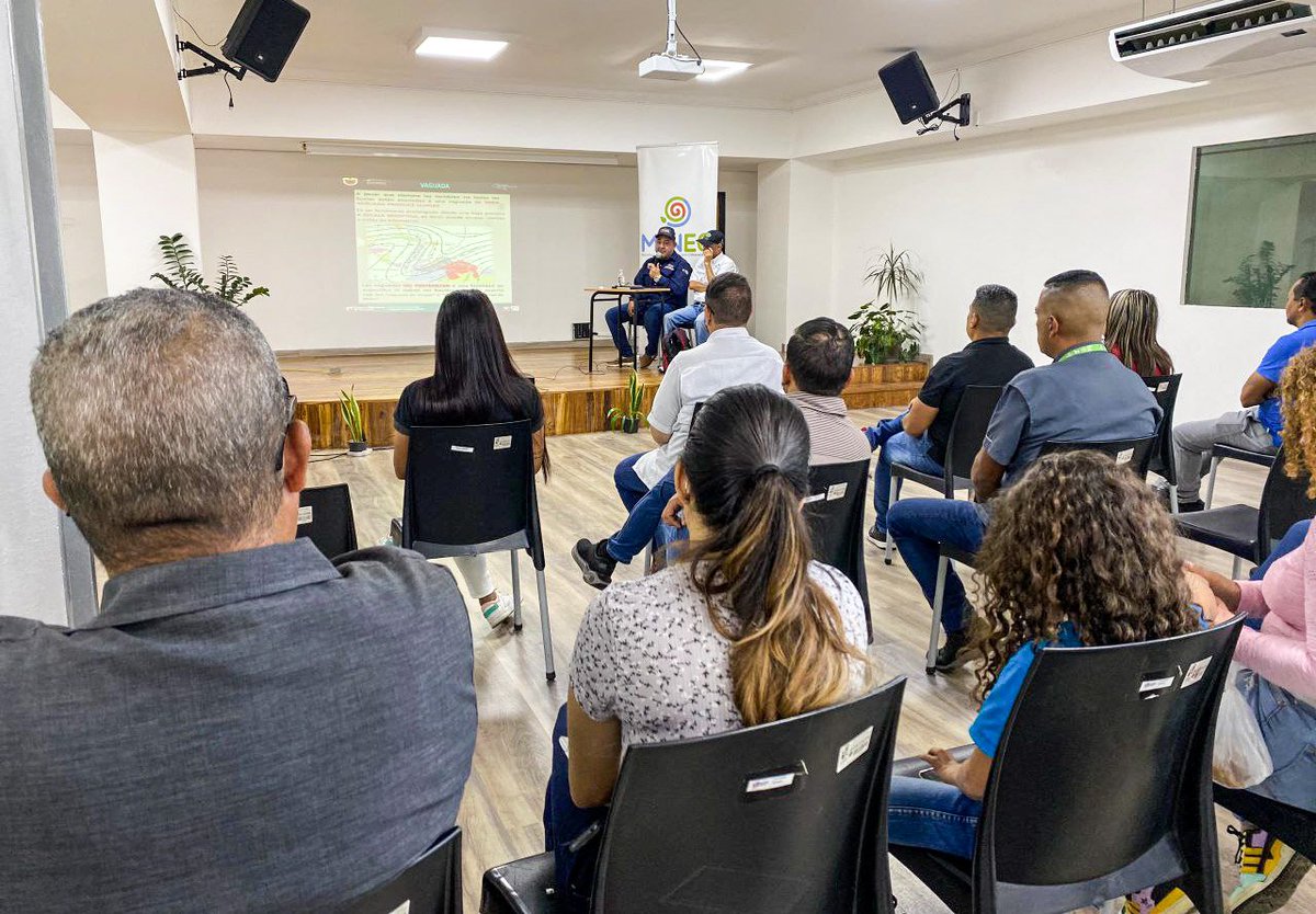 MinecOficial's tweet photo. 🌱✨️Videoconferencia sobre la situación meteorológica en Venezuela, en la cual se abordó la identificación, evaluación y gestión de riesgos, asociados a eventos extremos consecuencia de la crisis climática. https://t.co/GULLXOqZ4r