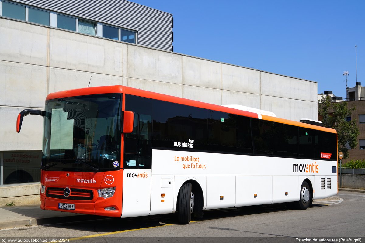AutobusesBCN's tweet photo. En una visita por #Palafrugell pudimos ver uno de los nuevos Mercedes Híbridos de @moventisinfo #Sarfa , buen material para circular este verano! #busspotting https://t.co/KYeqx5jrnK