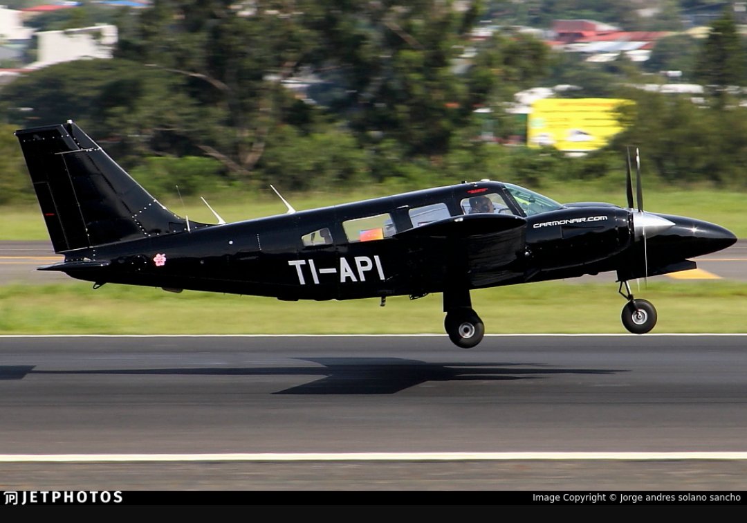 ivancp25's tweet photo. #AccidenteAéreo mortal de #PiperSeneca II PA-34-200T (TI-API), de #CarmonAir Charter, en un área boscosa cerca del Aeropuerto de #Carate (MRCE) #Puntarenas, #CostaRica 🇨🇷, tras despegar desde Carate. Regresaban al Aeropuerto de Juan Santamaria. Los 2 pilotos han muerto. 16-07-24 https://t.co/qpJUQkzUoC
