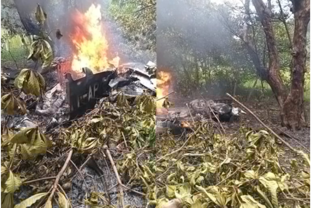ivancp25's tweet photo. #AccidenteAéreo mortal de #PiperSeneca II PA-34-200T (TI-API), de #CarmonAir Charter, en un área boscosa cerca del Aeropuerto de #Carate (MRCE) #Puntarenas, #CostaRica 🇨🇷, tras despegar desde Carate. Regresaban al Aeropuerto de Juan Santamaria. Los 2 pilotos han muerto. 16-07-24 https://t.co/qpJUQkzUoC