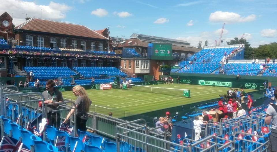 It's 9 years since this amazing Davis Cup tie at Queens. It was wonderful to be at Queens. Team GB were brilliant and the French were a challenge.  This was my favourite tie I think.  Thank for treasured memories <a href="/LeonSmith/">Leon Smith</a> <a href="/andy_murray/">Andy Murray</a> <a href="/jamie_murray/">Jamie Murray</a> <a href="/the_LTA/">LTA</a> and the rest.