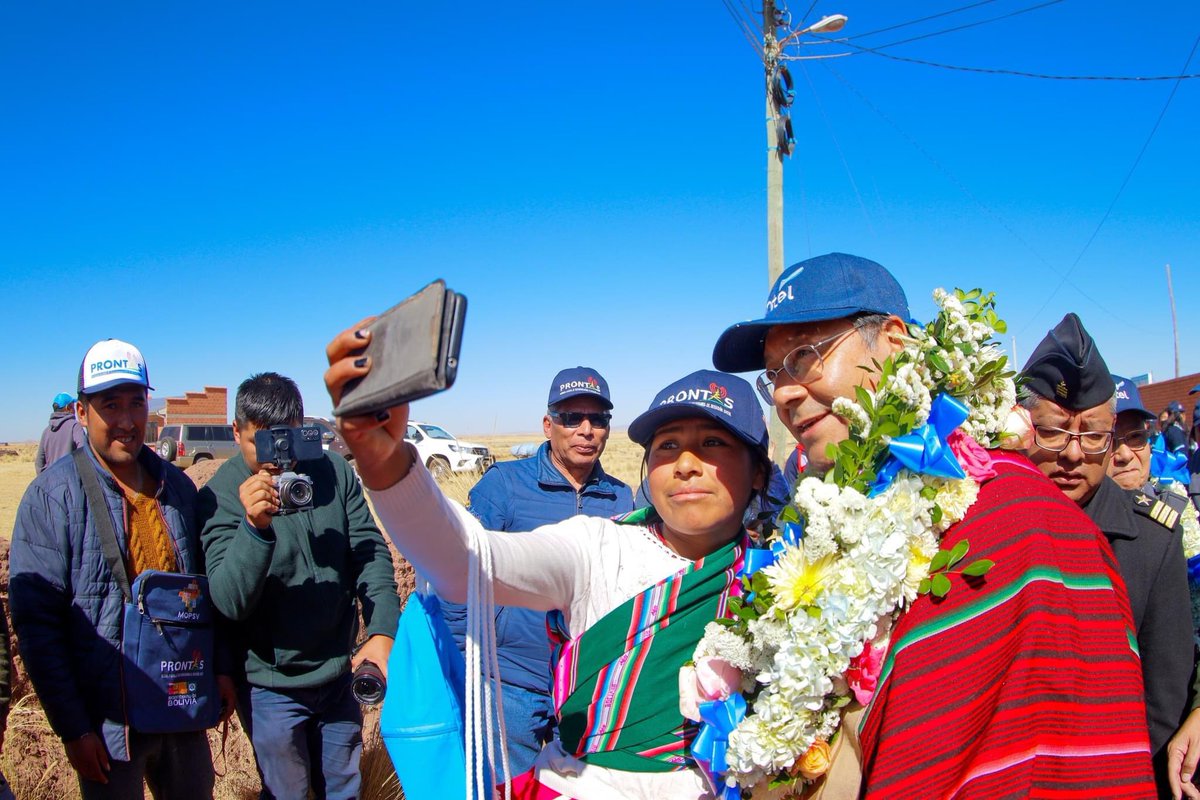Con una inversión de más de Bs8,3 millones, hoy realizamos la tradicional ch'alla para entregar en el municipio de Jesús de Machaca, la instalación de comunicaciones por fibra óptica, un importante proyecto que fortalecerá el acceso a las telecomunicaciones en la región.