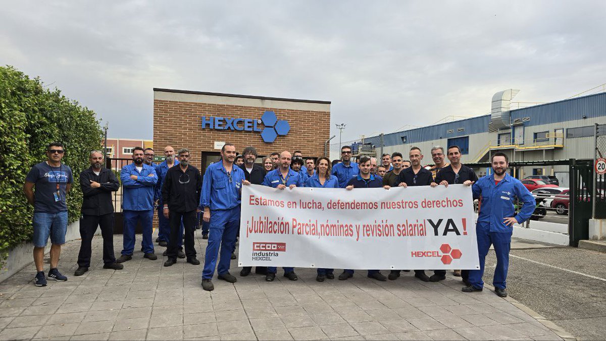 Hexcomite's tweet photo. Con la salida del turno de tarde de hoy acabamos la primera semana de movilizaciones con un gran éxito de la solidaridad obrera en @HexcelCorp 

Gracias a tod@s por el apoyo mostrado en la defensa de los derechos conquistados durante años!

El próximo Lunes continuamos!

✊✊✊ https://t.co/hO7KSaa8Qr