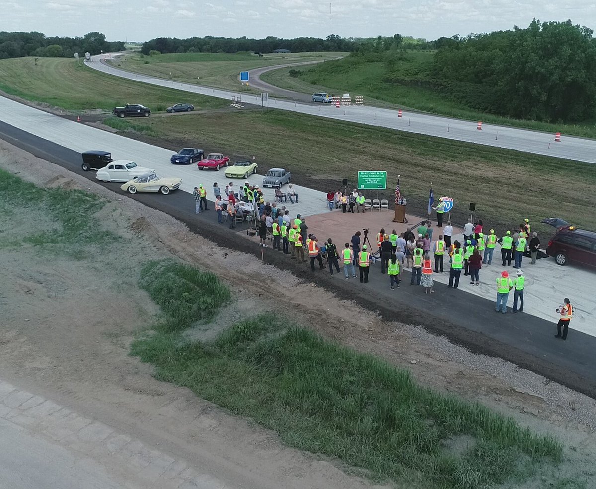 mndotscentral's tweet photo. Thank you to everyone who attended the I-90 golden panel rededication ceremony held today near Blue Earth to celebrate the re-installation of the golden panels on I-90 near Blue Earth, as part of the 2023-24 construction project. https://t.co/GNLFDaPQkH
