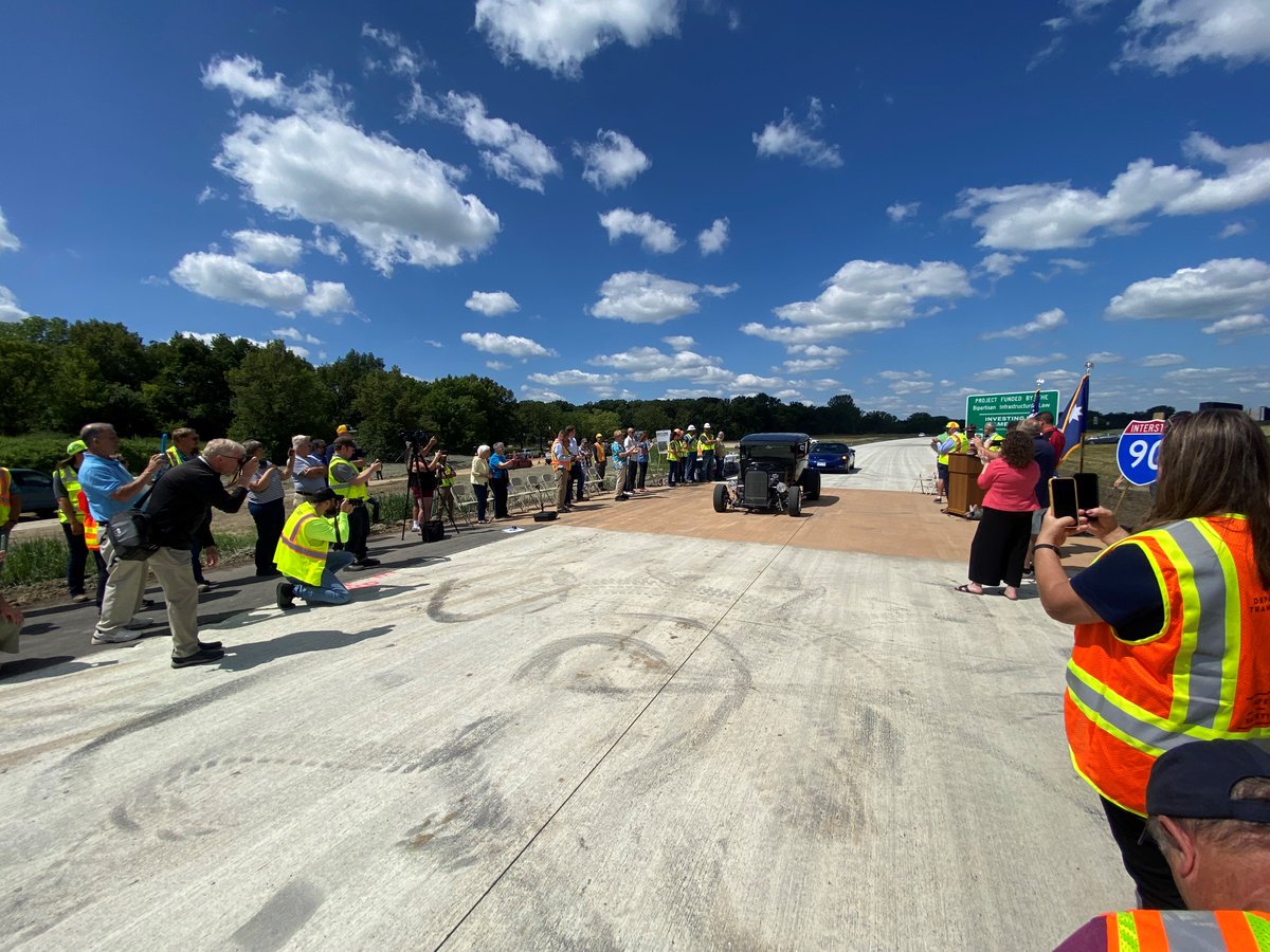 mndotscentral's tweet photo. Thank you to everyone who attended the I-90 golden panel rededication ceremony held today near Blue Earth to celebrate the re-installation of the golden panels on I-90 near Blue Earth, as part of the 2023-24 construction project. https://t.co/GNLFDaPQkH