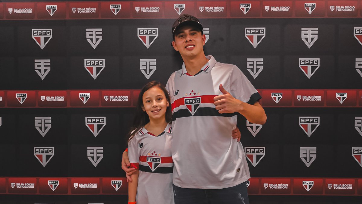 SocioTorcedor's tweet photo. ❤️🤍🖤 Sempre um prazer receber a #TorcidaQueConduz para experiências inesquecíveis com nosso @SaoPauloFC!

Aos sócios que estiveram conosco, na partida contra o Grêmio, todos os registros já estão disponíveis no Facebook do ST.

#SejaSócioTorcedor #VamosSãoPaulo 🇾🇪 https://t.co/chjlwo0Puo