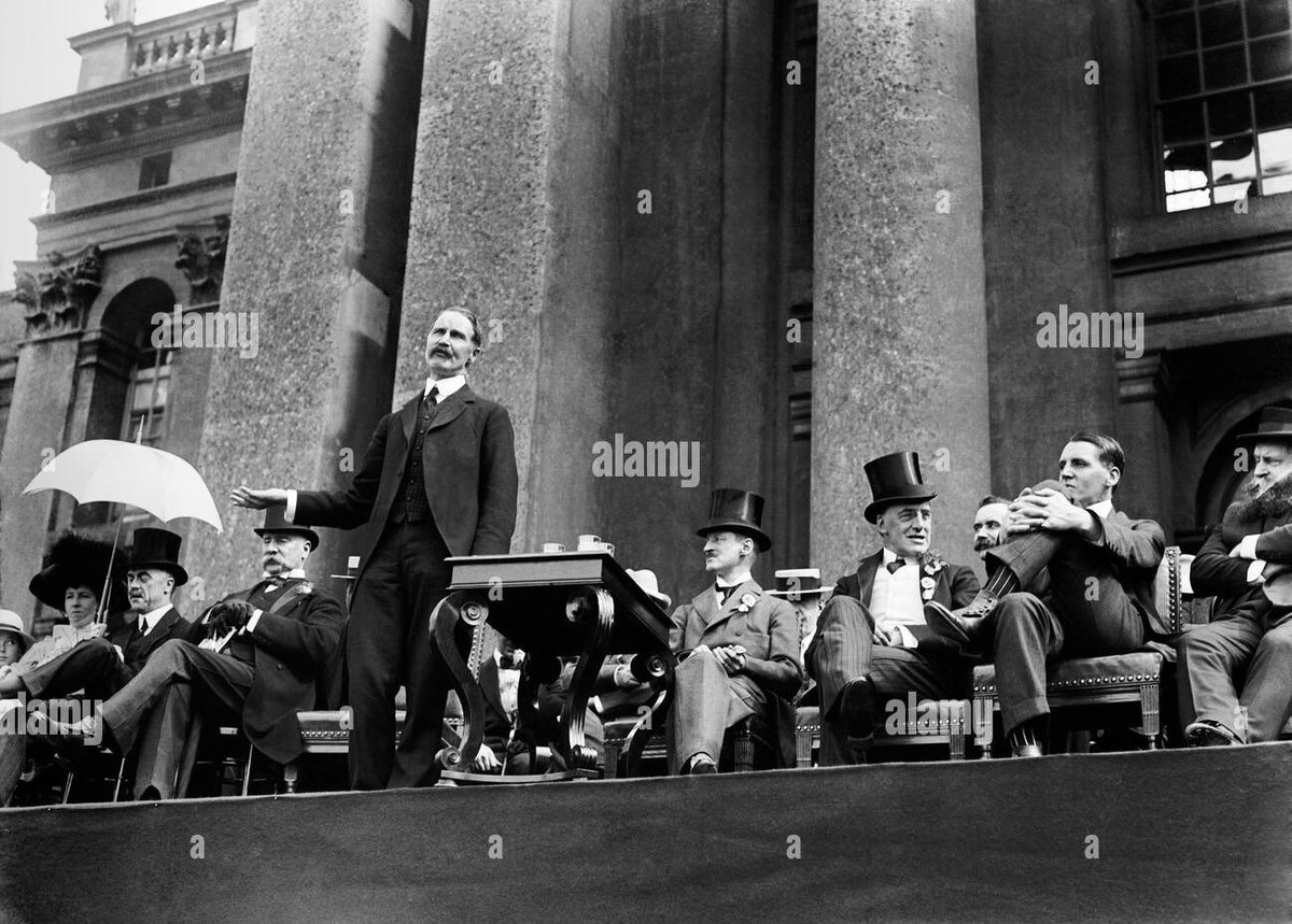 Dan Jackson (@northumbriana) on Twitter photo Interesting to see the Irish PM at Blenheim Palace - where, in 1912, Bonar Law pledged his support to the Ulster Unionists archive.spectator.co.uk/article/3rd-au… (note Edward Carson on the right chatting to F. E. Smith) Interesting to see the Irish PM at Blenheim Palace - where, in 1912, Bonar Law pledged his support to the Ulster Unionists archive.spectator.co.uk/article/3rd-au… (note Edward Carson on the right chatting to F. E. Smith)
