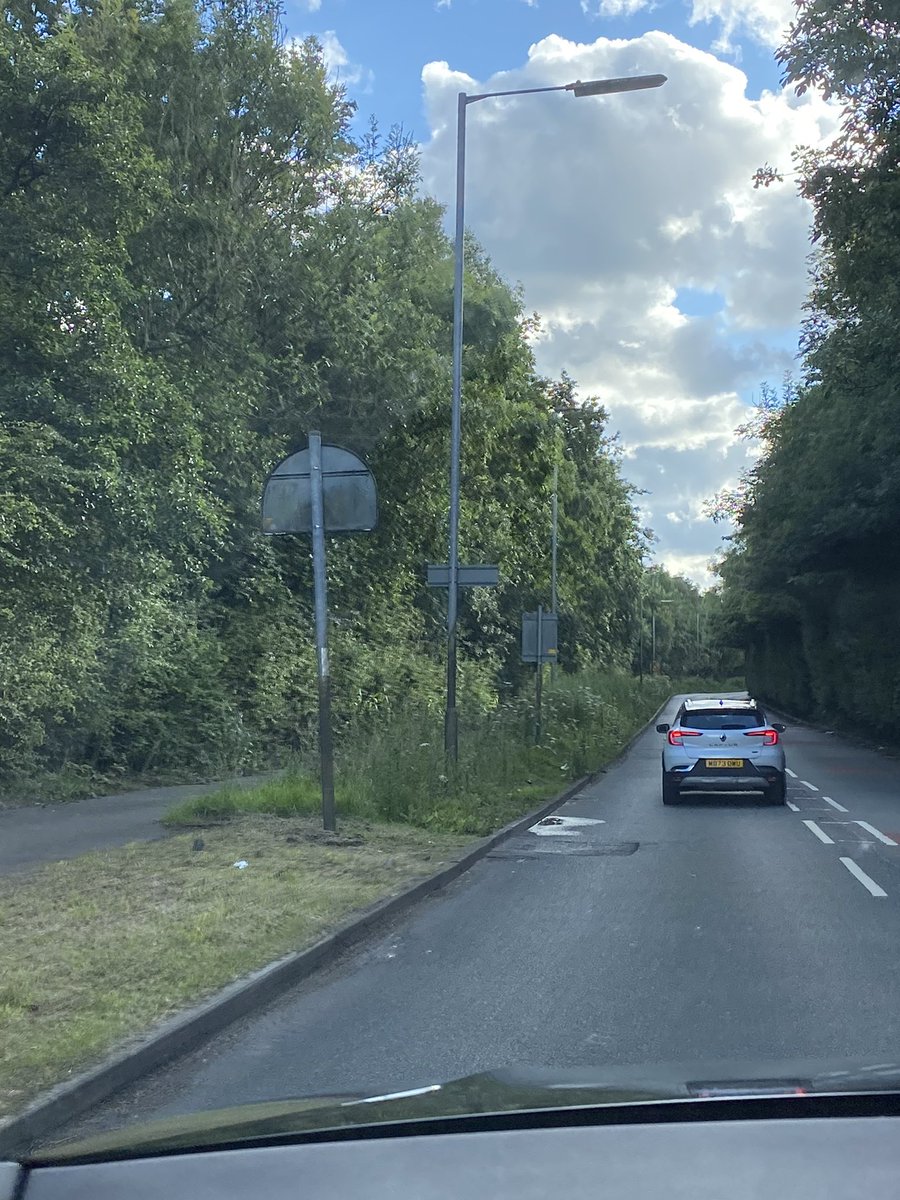 LukeAM2006's tweet photo. How can @RochdaleCouncil be able to maintain their stretch of pilsworth road yet @BuryCouncil leave it looking a mess and dangerous for cyclists along the supposed “cycle way” 
@BuryTimes 
@MENnewsdesk https://t.co/mxNz0dUosq
