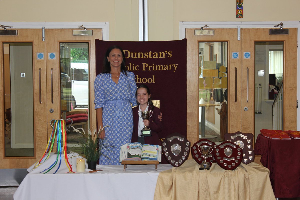 st_dunstans_'s tweet photo. The Spirit of St Dunstan's Cup was awarded for someone who lives out the values of St Dunstan's. Congratulations!❤️❤️❤️👏👏👏 https://t.co/CLknwWqL8t