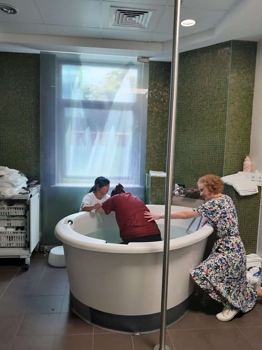 OrlaithSpitere's tweet photo. Delighted to welcome Paula Barry to share her knowledge and skills for water immersion and water birth in CUMH today. #waterbirth #CUMH @IrelandSouthWID https://t.co/ZqcNb4hmBH