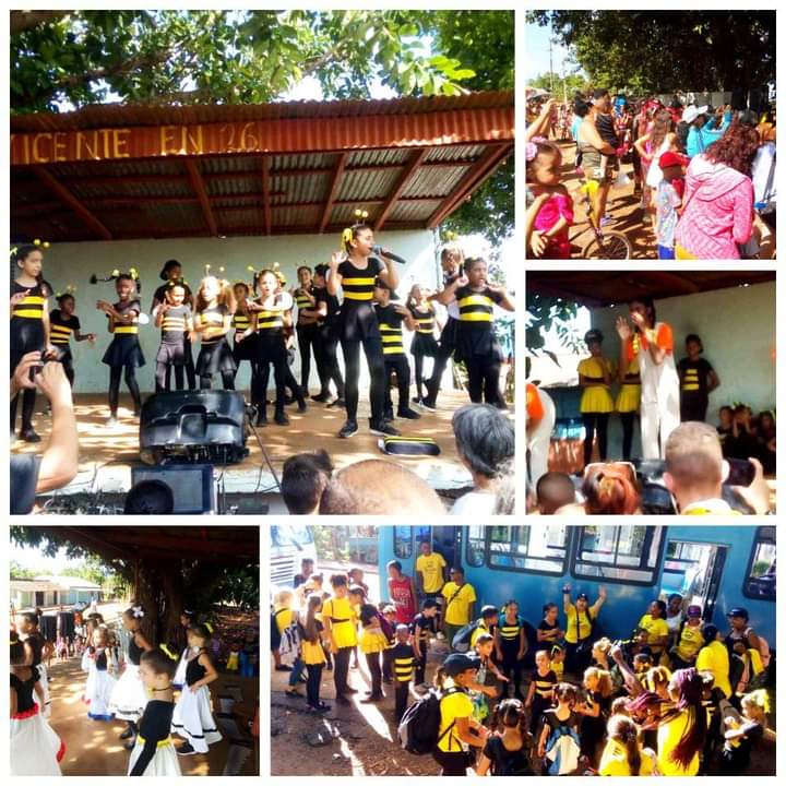 🐝 Hasta el Consejo Popular Vicente llegó la Colmenita de Romerillo para alegrar a los pequeños de casa en esta etapa estival. La compañía infantil se encuentra de gira durante este mes por nuestra provincia.

#CiegodeAvila #ModoVerano <a href="/rocdecubano/">Roberto Carlos</a> <a href="/JHGcasanova/">julio Heriberto Gómez Casanova</a> <a href="/AlfreMenendez/">Alfre Menendez</a>